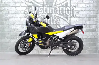 2022 Husqvarna Norden 901 for sale! This one is loaded up with goodies and extras. Headlight stone g...