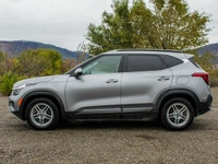 Introducing the 2024 Kia Seltos SX AWD in a sophisticated gray finish. This capable SUV comes equipp... (image 6)