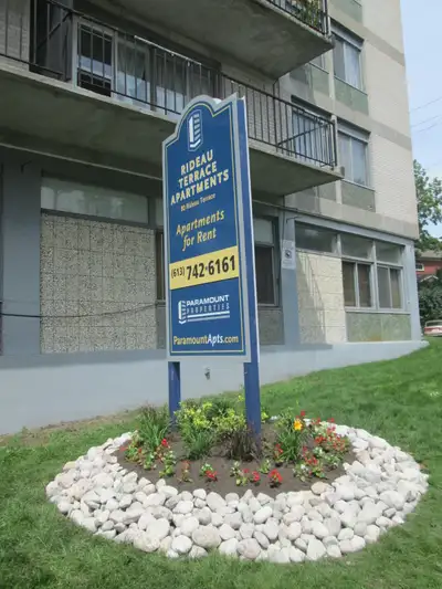 80 RIDEAU TERRACE Large one bedroom in beautifully restored apartment building. Must see 9th floor o...