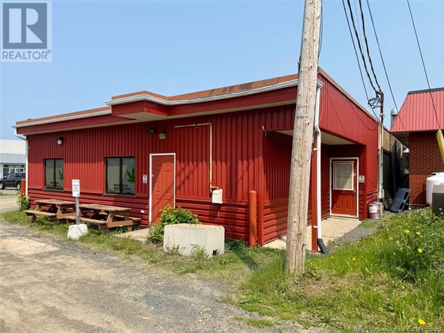 448 William Street Dalhousie, New Brunswick in Commercial & Office Space for Sale in Bathurst - Image 2