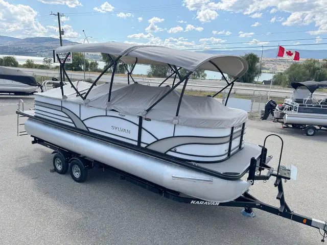 2019 SYLVAN Mirage 8522 Party Fish Luxury Ed TRITOON -used ponto in Powerboats & Motorboats in Prince Albert - Image 9