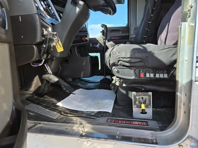 2013 KENWORTH T800 in Heavy Trucks in Saskatoon - Image 21