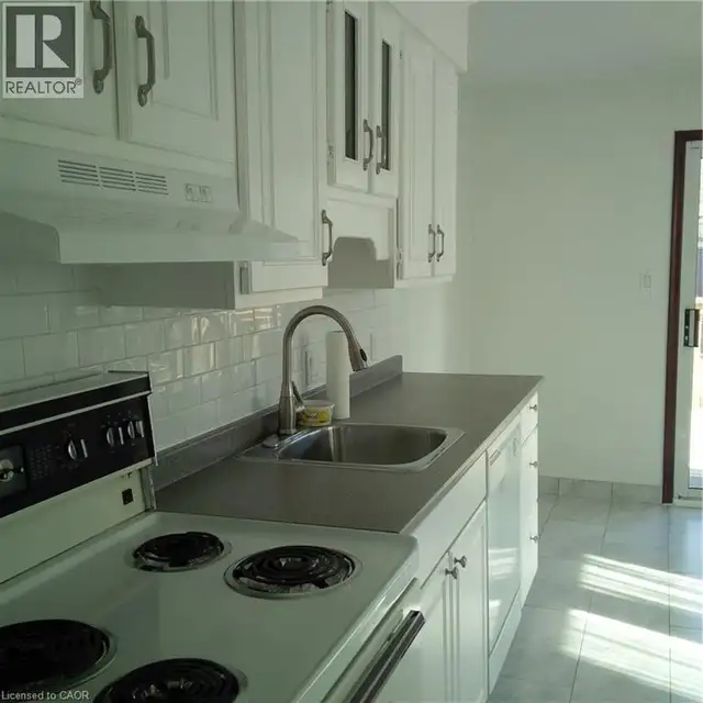 245 EIGHTH Avenue Kitchener, Ontario in Houses for Sale in Kitchener / Waterloo - Image 10