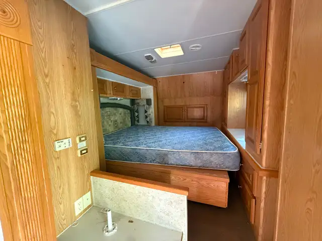 Very clean excellent condition outside and inside winterized RV in RVs & Motorhomes in Saint John - Image 3