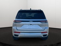 This 2025 JEEP GRAND CHEROKEE SUMMIT 4X4 has the following options Palermo Leather Seats, Dual-Pane... (image 4)