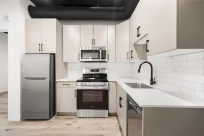 Newly Renovated 1 Bedroom Apartment Move In Ready!