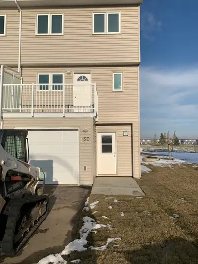 *** FOR RENT *** 120 Applewood Dr Available September 1, 2025. 3 Bedroom 1 1/2 Bathroom Split Level...