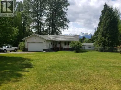 Lots of elbow room for living, storage and play in this 1,320 sq ft full basement rancher on a clear...