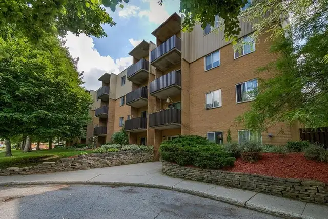 Bright 1 Bedroom Apartment Near Downtown Strathroy in Long Term Rentals in London - Image 12