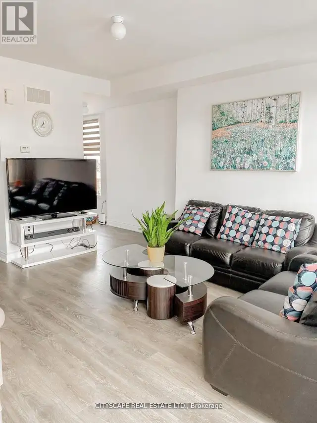 3038 Islington Avenue Toronto (Humber Summit), Ontario, photo 2 of 4