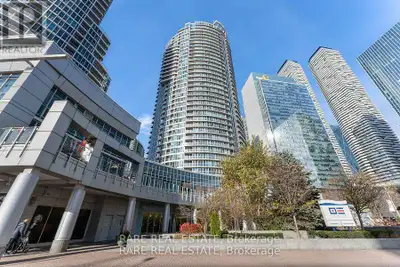 Welcome to 8 York Street a bright, spacious south-facing 1+den suite with iconic lake and city views...