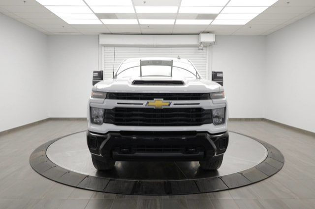 2024 Chevrolet Silverado 2500HD Custom in Cars & Trucks in Calgary - Image 2