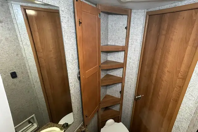 2018 Coachmen Leprechaun 220QB – Pre-Owned Class C Motorhome. in RVs & Motorhomes in Red Deer - Image 36