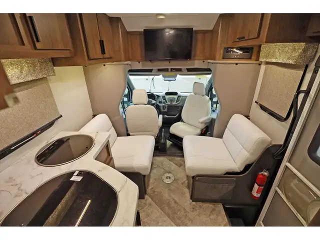 2021 Forest River Sunseeker Forester 2380 B+ DIESEL Full paint in RVs & Motorhomes in Laval / North Shore - Image 13