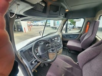 Ryder Stock ID: 835540 Transmission Type/Speed: AUTO 13 Engine: DIESEL DD15 GHG'17 505/1625 Horse Po... (image 8)