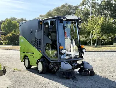 2015 Tennant 636 Green Machines 1212 HOURS Compact Sweeper Kubota 1505T Water-Cooled Front & Rear Su...