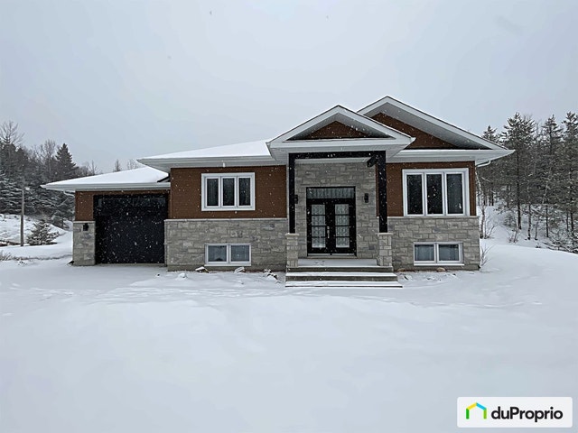 $839,000 - Country home for sale in Ste-Beatrix — photo 1