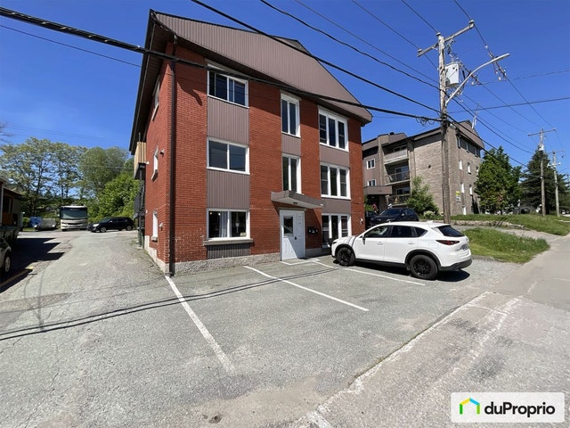 $617,000 - Triplex for sale in Sherbrooke (Fleurimont) — photo 2