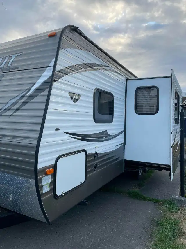 2016 KEYSTONE HIDEOUT 24BHSWE (FINANCING AVAILABLE) in Travel Trailers & Campers in Saskatoon - Image 4