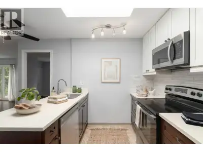 Welcome to #306 at Diamond Head Place - a sensational starter home blending privacy, modern updates...