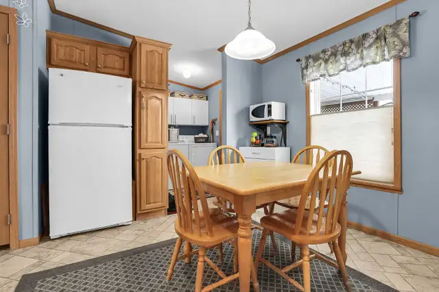 ONE LEVEL LIVING BUNGALOW - 3 BED, 2 BATH in Houses for Sale in Hamilton - Image 5