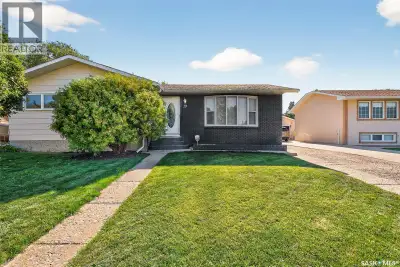 Welcome to 19 Buttercup Crescent, a spacious family home in a desirable neighborhood with mature tre...