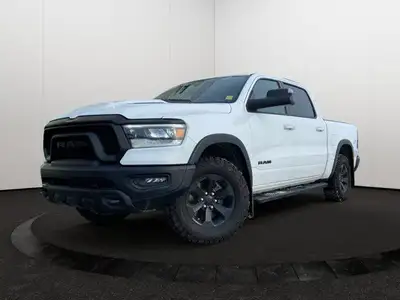 This Ram 1500 has a dependable Regular Unleaded V-8 5.7 L/345 engine powering this Automatic transmi...