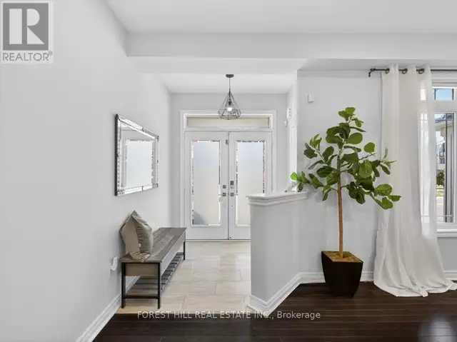 12 Wallenberg Drive Vaughan (Patterson), Ontario, photo 2 of 4