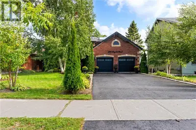 Welcome to this beautifully renovated red-brick gem in the heart of Cobourg — a spacious 6-bedroom,...