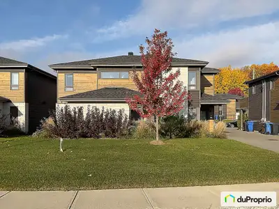Duplex à vendre dans un quartier recherché! Nous vous offrons deux superbes appartements dans une co...