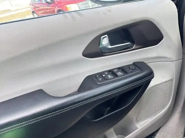 2021 Chrysler Grand Caravan SXT in Cars & Trucks in Calgary - Image 18