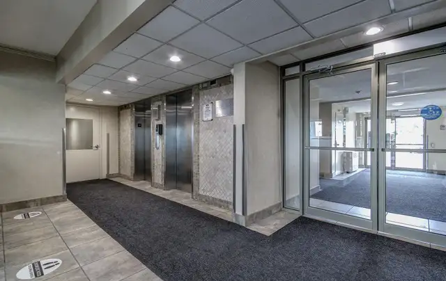 2 Bdrmm Pent House Suite with Rooftop Balcony! in Long Term Rentals in Mississauga / Peel Region - Image 4