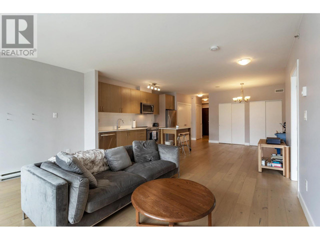 214 221 UNION STREET Vancouver, British Columbia in Condos for Sale in Vancouver - Image 4