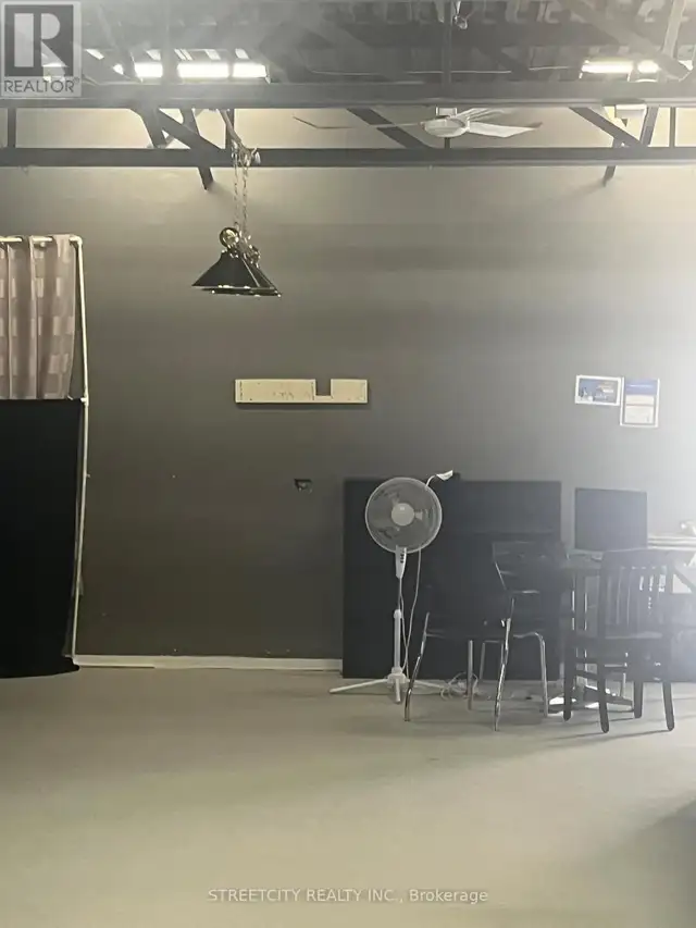 UPPER - 1472 DUNDAS STREET E London East (East H), Ontario in Commercial & Office Space for Rent in London - Image 6