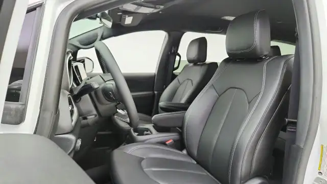 2026 Chrysler Grand Caravan in Cars & Trucks in Lethbridge - Image 27