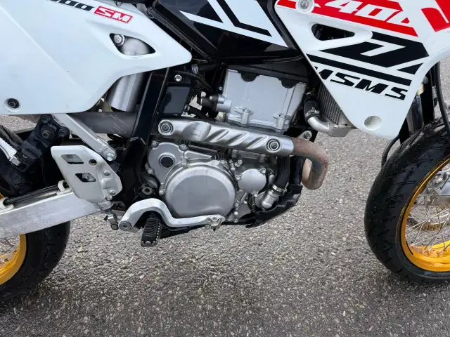 2019 Suzuki DRZ-400 SM, DUAL SPORT, SUPERMOTO, GOLD WHEELS in Sport Touring in London - Image 11