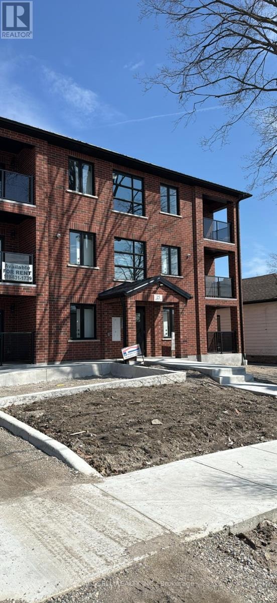 25 ALEXANDRIA AVENUE St. Thomas, Ontario 2