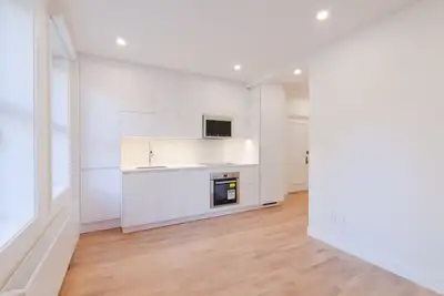 one-bedroom Vendôme metro, appliances & heat included - ID 378
