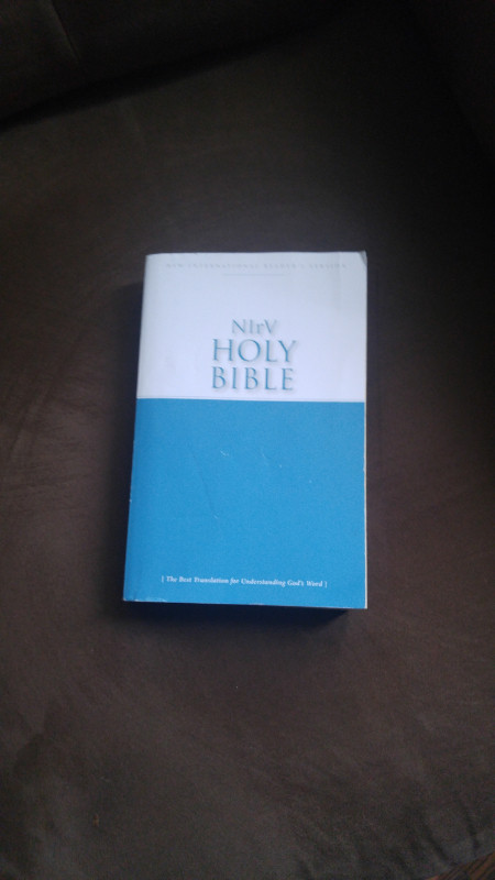 NIrV  Holy Bible in Textbooks in London - Image 2