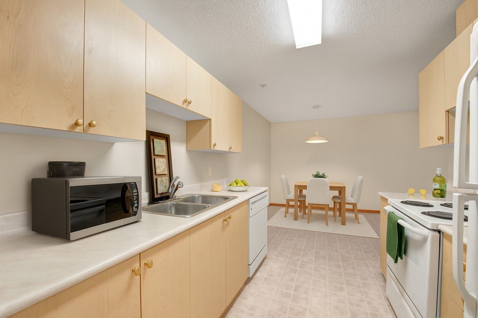 2 Bed x 1 Bath Apartment for Rent on Rollyview Road 2