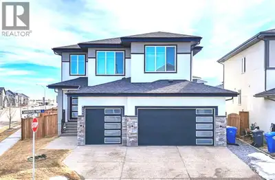 Welcome to this stunning home located in the highly sought-after community of Kinniburgh South in Ch...