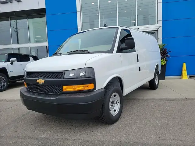 2025 Chevrolet Express 2500 Work Van in Cars & Trucks in Markham / York Region - Image 2