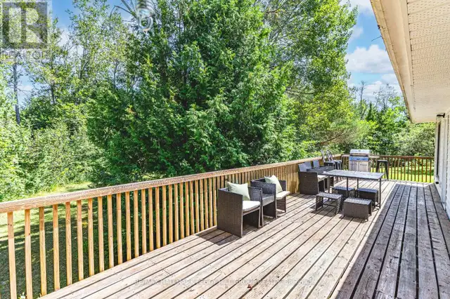 20 HILLVIEW CRESCENT Springwater, Ontario in Houses for Sale in Barrie - Image 24