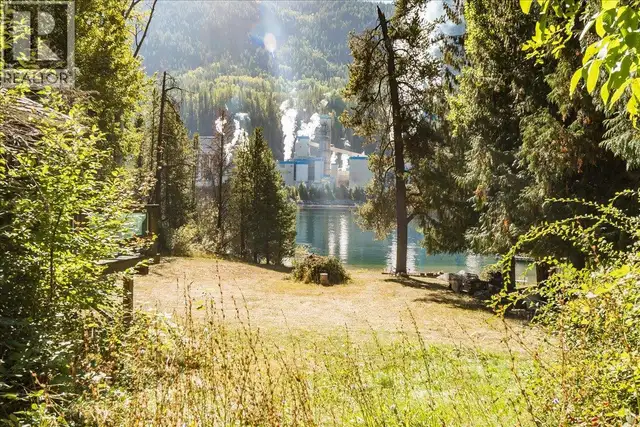 3788 Broadwater Road Castlegar, British Columbia in Houses for Sale in Nelson - Image 30