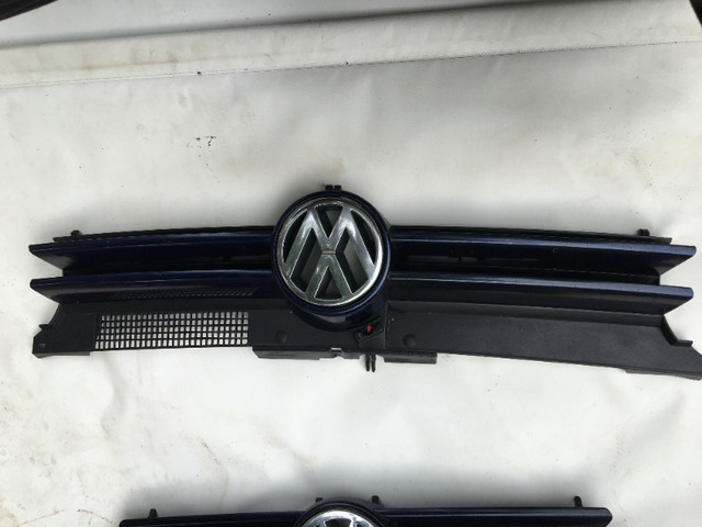 A vendre calandre pour Volkswagen JETTA et GOLF -2000 à 2006 dans Pièces de carrosserie  à Ville de Montréal