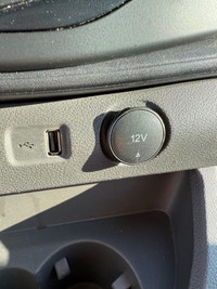 Under Full Factory Warrnaty 35,000 Kms from new. Fully Loaded with power options, divider, bluetooth... (image 6)