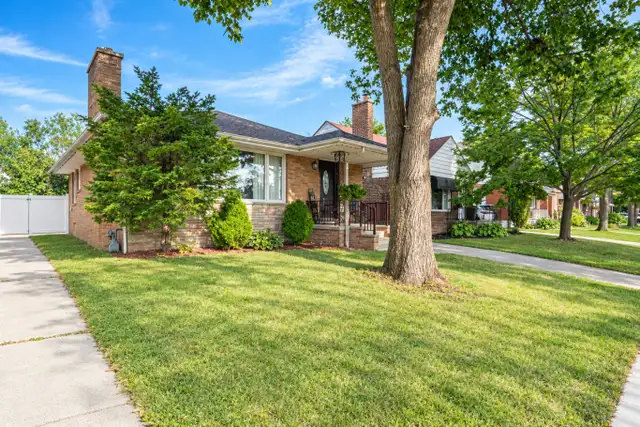 2250 Woodlawn Ave, Windsor, ON