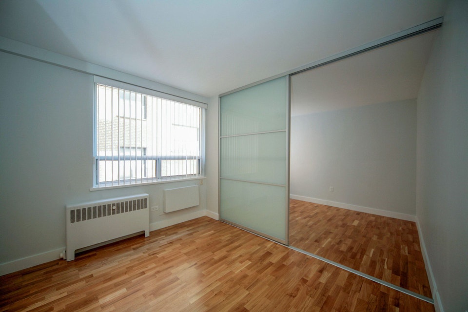 Renovated studio, St. Clair and Spadina - ID 1630 3
