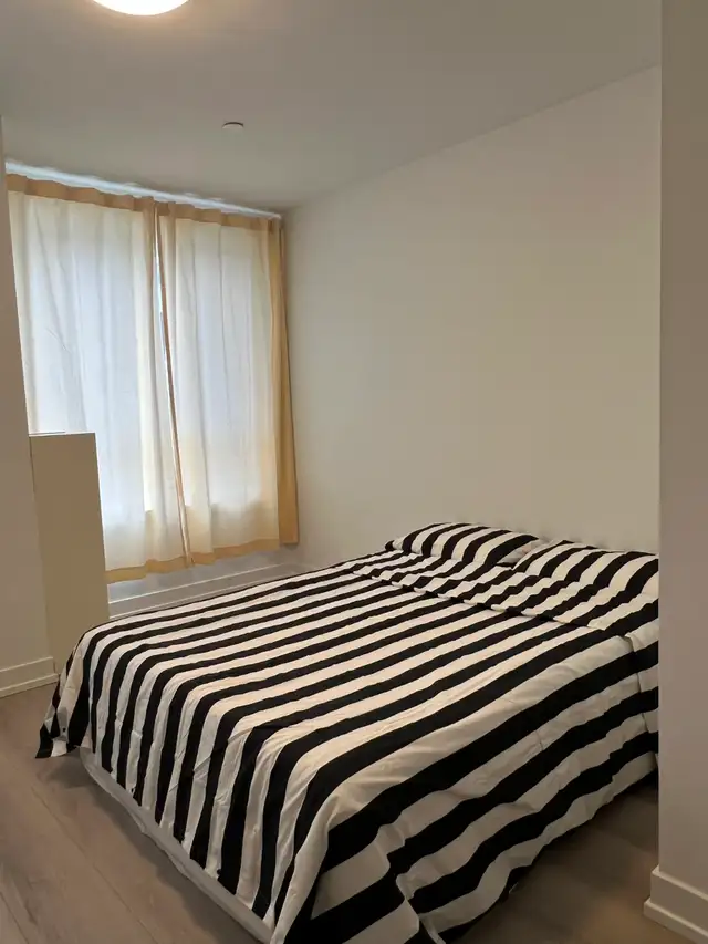 Cozy Private Room with bathroom in Ontario in Canada - Image 4
