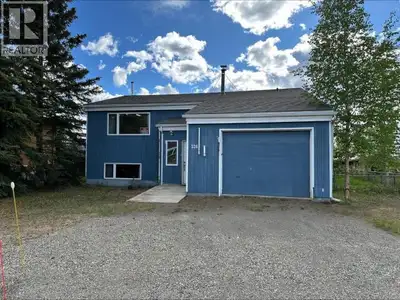 Welcome to your serene retreat in tranquil Faro, Yukon! Nestled on a generous 9,000 sq ft lot, this...